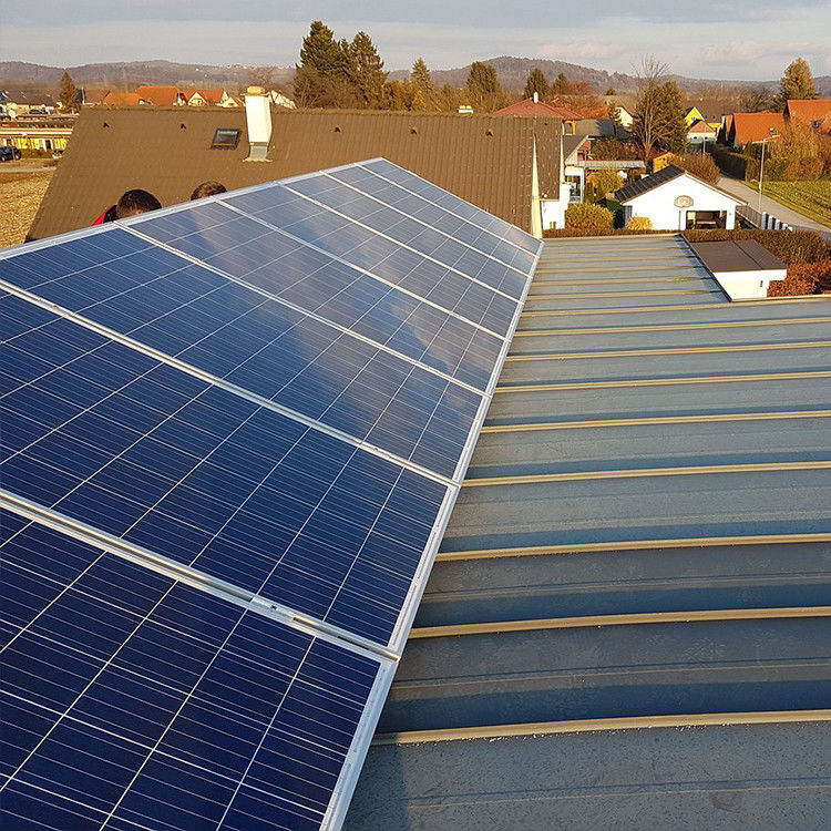 Instalación de paneles solares impermeables IP65 670w con conector de grado A y compatible